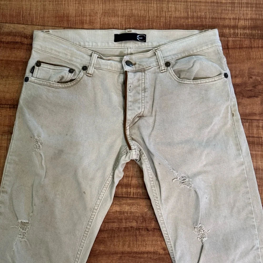 Just Cavalli Men's Beige Distressed Jeans - Picture 2 of 9